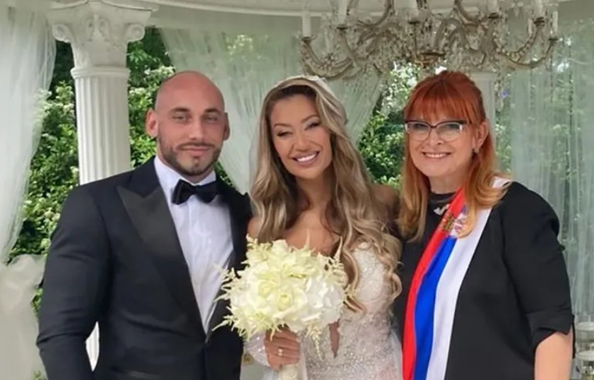 Tea ispoštovala lijep običaj: Udala se u četvrtak i brzo skinula bijelu vjenčanicu