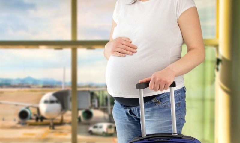 Riješena dilema: Evo da li je bezbjedno putovati avionom u trudnoći