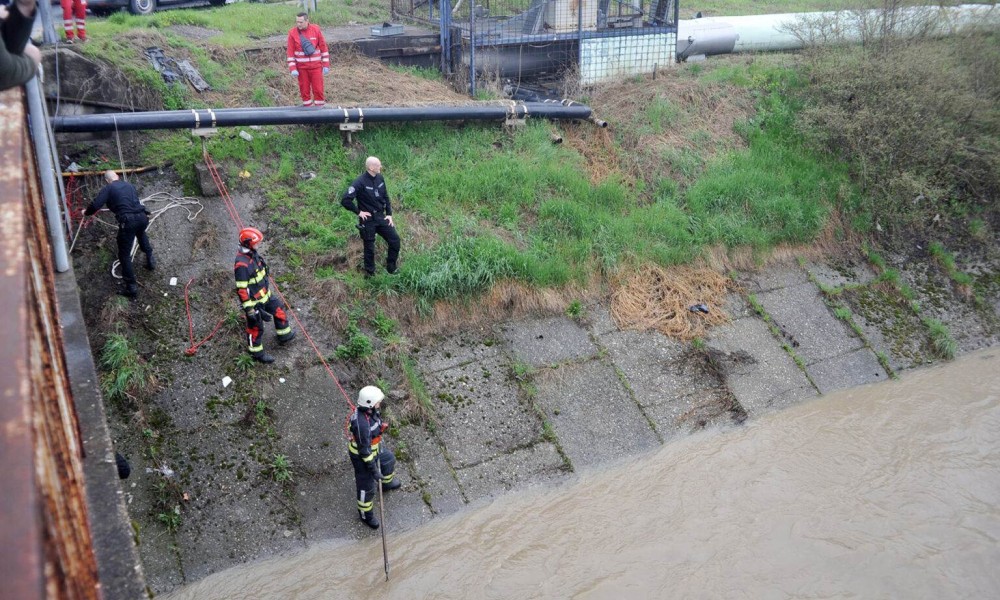 Potraga ušla u peti dan: Policajac i bjegunac nestali u nabujaloj rijeci