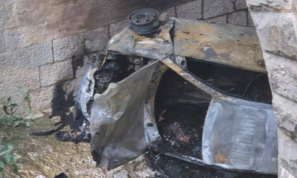 Plamen “progutao” automobil: Ljekari se bore za život vozača FOTO