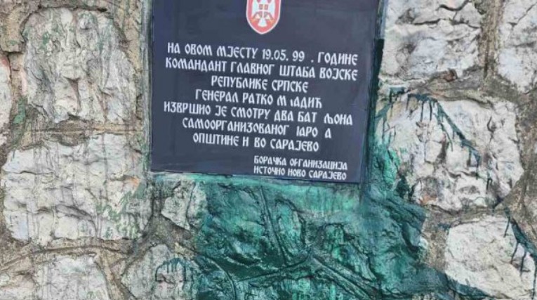 Uklonjena zelena boja: Očišćena spomen-ploča na Vracama