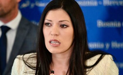 Vulićeva prozvala Stojanovića: Ne brani ustavne temelje BiH, već podržava Šmita