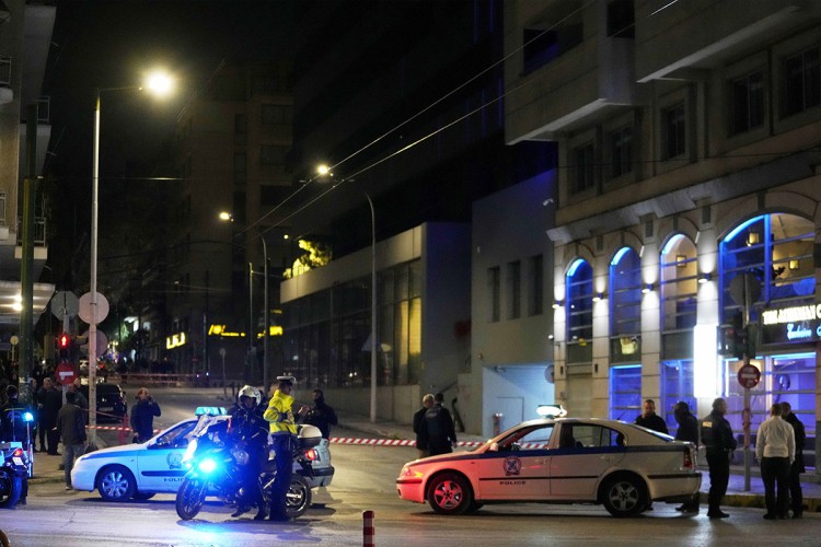 Bomba eksplodirala u Atini nakon dojave: “Eksplozivnu napravu prevezli skuterom, u rancu”