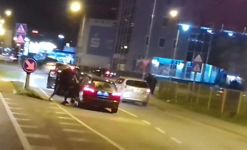 Tuča uznemirila ljude: Sijevale pesnice nasred ulice u Banjaluci