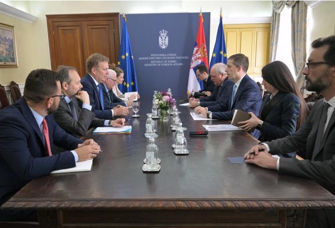 Đurić sa specijalnim predstavnikom EU: Priština remeti dijalog jednostranim akcijama