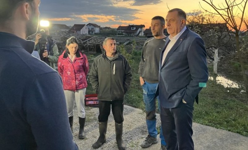 Voda napravila haos! Dodik posjetio poplavljeno domaćinstvo porodice u Prijedoru FOTO