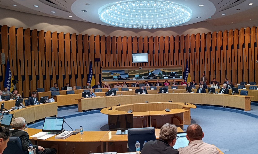 Dom naroda BiH ponovo ostao bez kvoruma: Na pauzi se pokušavaju “prikupiti” delegati