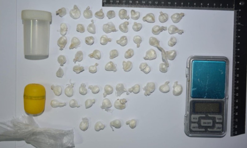 Lisice na ruke, pa pravac iza brave: Muškarac iz BiH uhapšen sa 68 smotuljaka droge