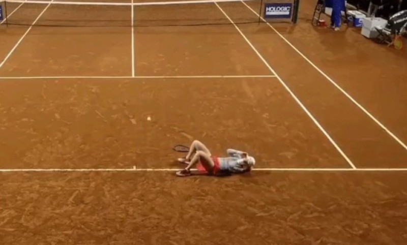 Spremala se da servira kada je samo pala: Britanska teniserka kolabirala na terenu VIDEO