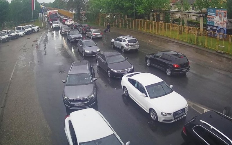 Gužva na granici: Duge kolone na izlazu iz BiH