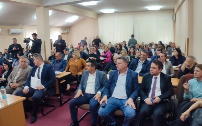 Јavna rasprava u Gradišci: Novim ustavom staviti van snage nametnute amandmane