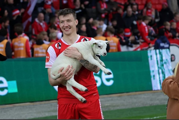 Novi hit evropskog kluba: Igrač utakmice za nagradu dobio jagnje