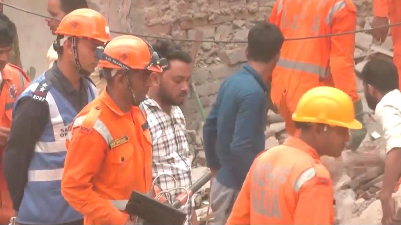 Urušila se zgrada u Nju Delhiju: Najmanje 11 ljudi poginulo VIDEO