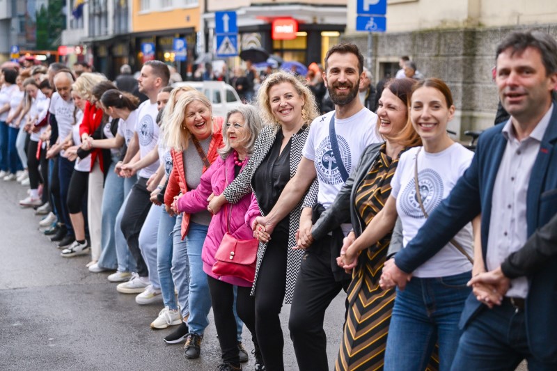 Najljepše slike iz Banjaluke povodom Dana grada: Odigrano najveće kozaračko kolo FOTO