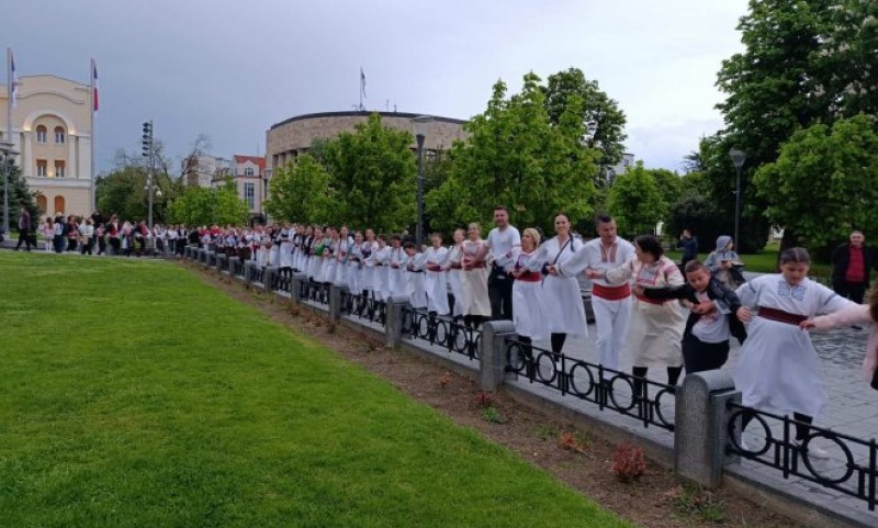 Povodom Dana grada Banjaluka! Najveće kozaračko igra se ispred Hrama Hrista Spasitelja