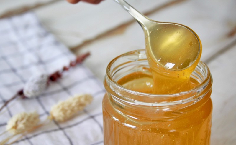 Stručnjaci upozorili: Evo zašto se ne preporučuje dodavanje meda u proključalu vodu