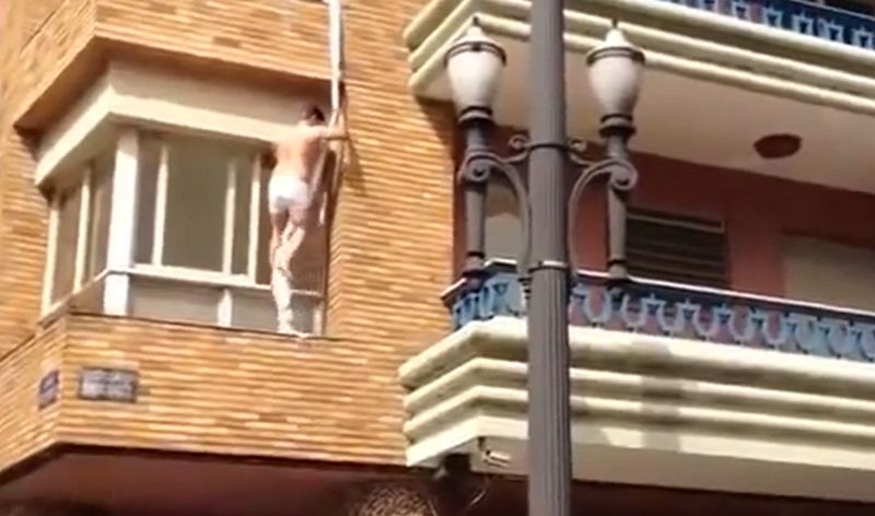 Scena kao iz filmova! Muškarac pao s četvrtog sprata hotela bježeći od žene: Uhvatila ga s ljubavnicom VIDEO