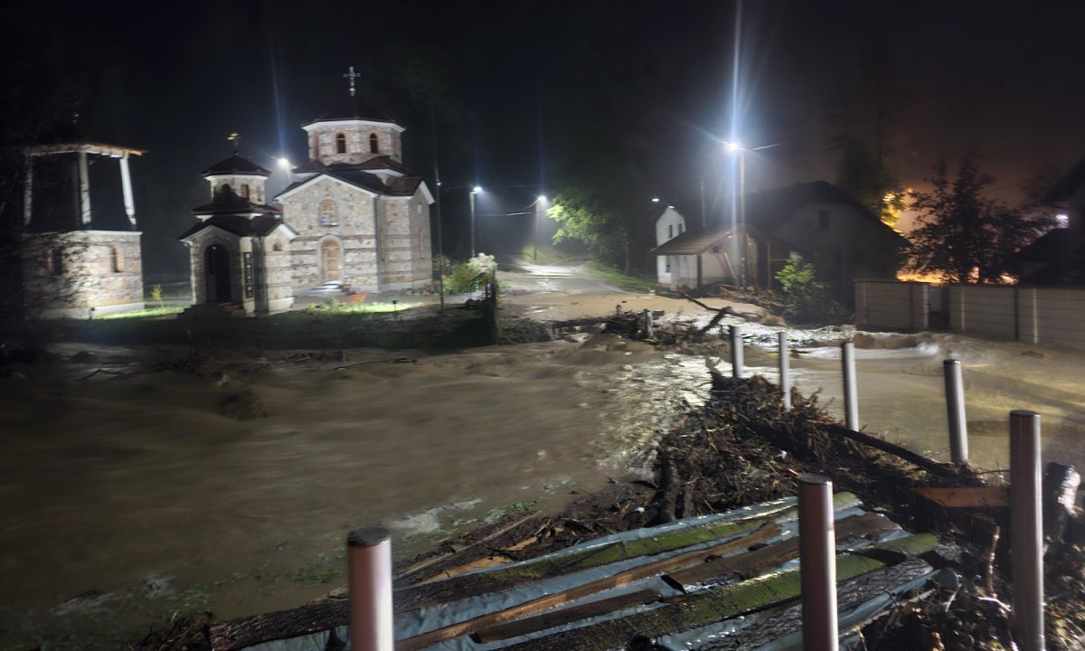 Bujica ušla u nekoliko kuća: Načelnik Lopara potvrdio da je šteta velika FOTO