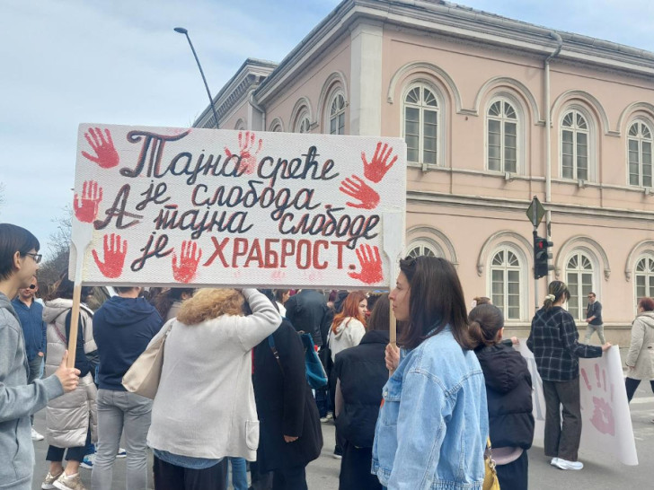 Pet meseci od pada nadstrešnice u Novom Sadu: Komemorativni skupovi širom Srbije