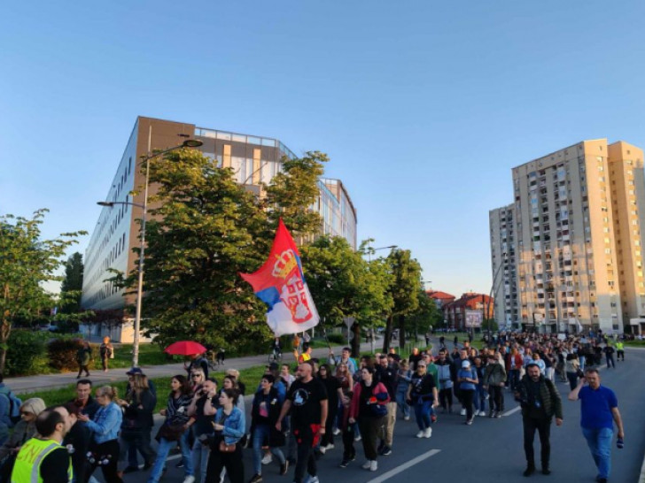 Krenuli u šetnju do DIF-a: Studenti i građani na ulicama Novog Sada