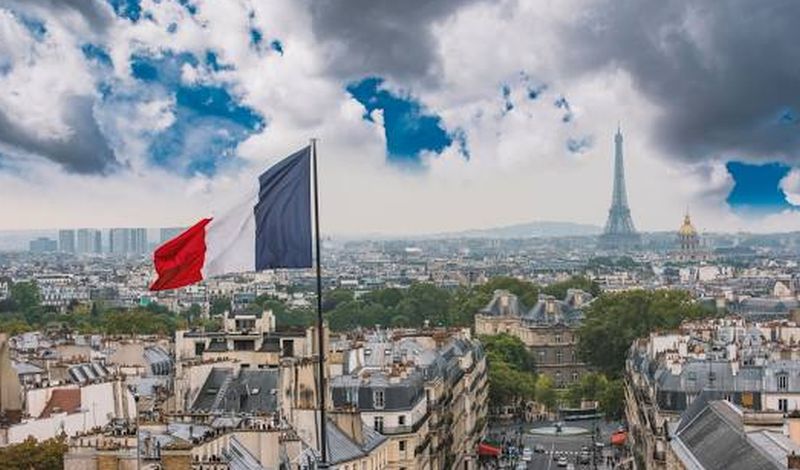 Pala francuska vlada: Premijer podnio ostavku