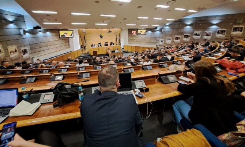 Parlament Federacije BiH: Redovna sjednica prekinuta jer nije usvojen dnevni red