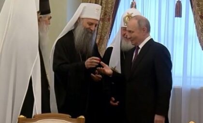 “Povezuju nas snažni korijeni”: Patrijarh Porfirije razgovarao sa Putinom i uručio mu poklon VIDEO