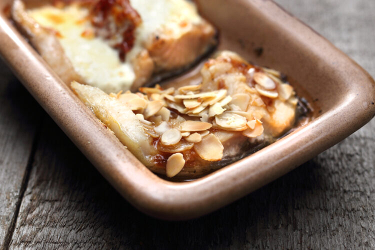 Recept dana: Pečena riba sa bademima