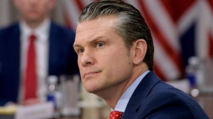 Bijela kuća negirala da traži novog šefa odbrane: “Snažno stoji iza Hegseta”