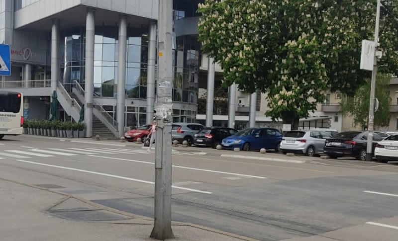 Pješaci ugroženi, vozači zbunjeni: Uklonjen sporni pješački prelaz u Banjaluci FOTO