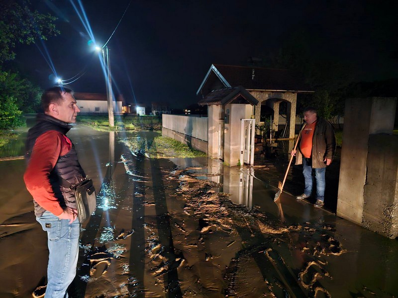 Jako nevrijeme prouzrokovalo poplave kod Ugljevika FOTO