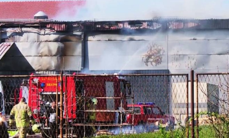 Završen uviđaj: U požaru u prijedorskoj fabrici povrijeđene tri osobe