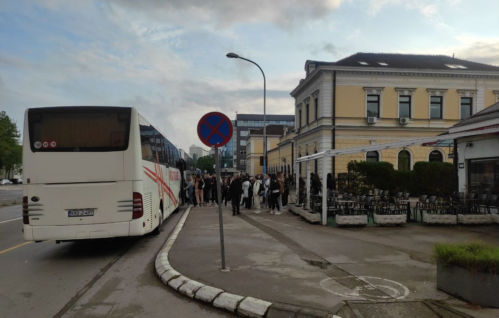 Banjalučki srednjoškolci i građani krenuli u Donju Gradinu