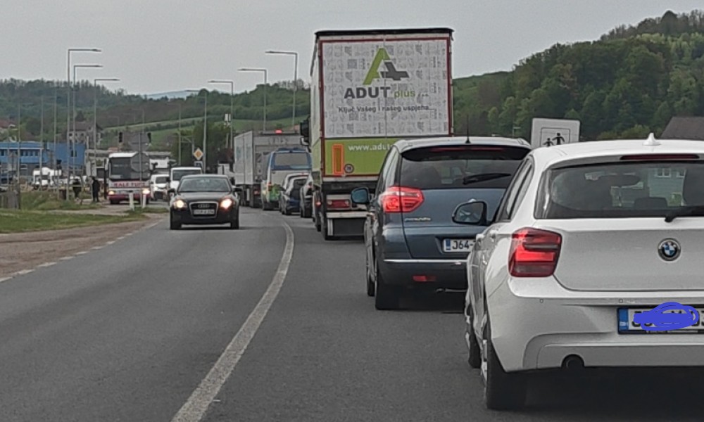 Velika kolona automobila, prohodna samo jedna traka: Kolaps u ovom dijelu Banjaluke