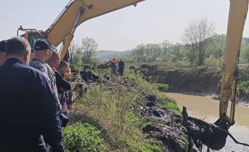 U koritu rijeke nađeno tijelo! Sumnja se da je u pitanju jedan od dvojice nestalih muškaraca