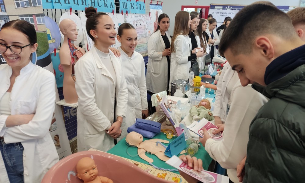 Sve srednje škole na jednom mjestu: Pred banjalučkim osnovcima dilema – bagerista ili inženjer FOTO