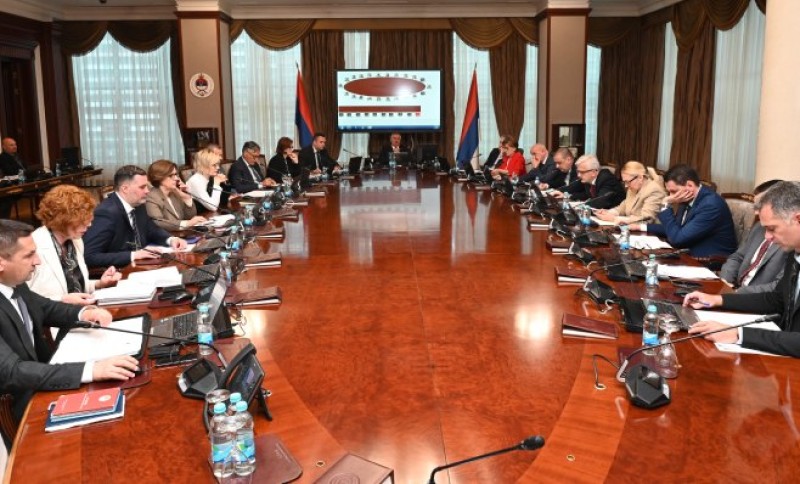 Odluka Vlade Srpske: Povećane subvencije za učenike