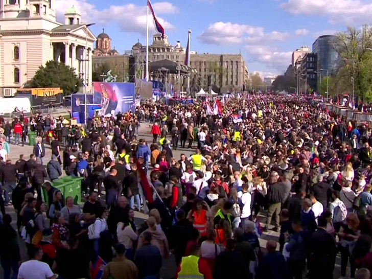 Skup “Ne damo Srbiju” u Beogradu: Učesnici stižu sa svih strana