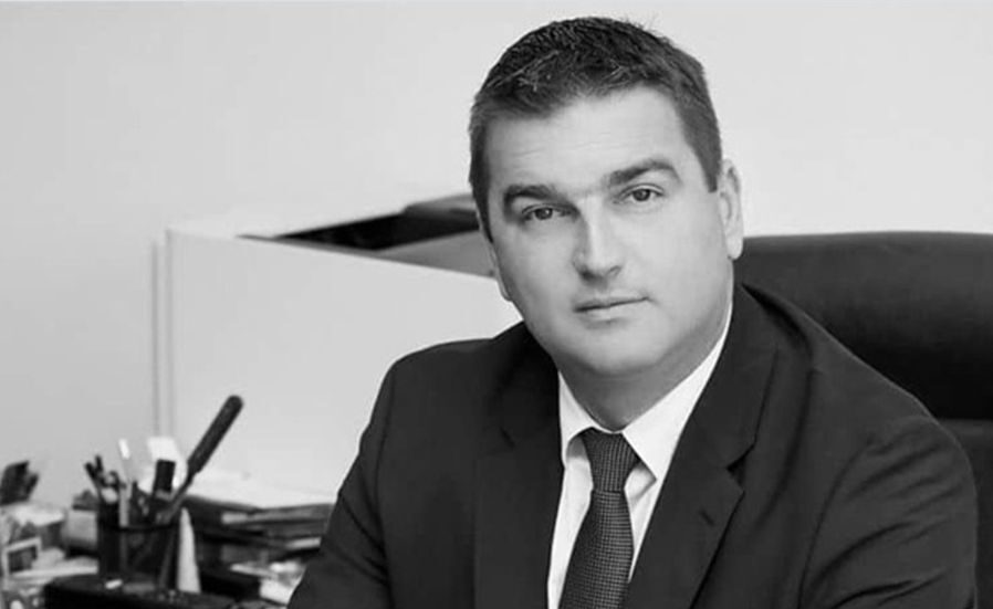 Političari se opraštaju od Srđana Todorovića, njegove supruge i kćerkice