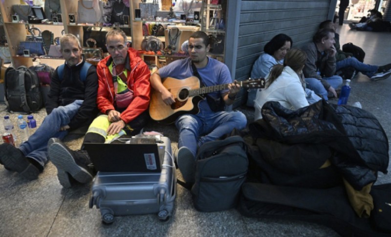 Usklici uz veselje i igru: Struja konačno dolazi, narod slavi na ulicama VIDEO