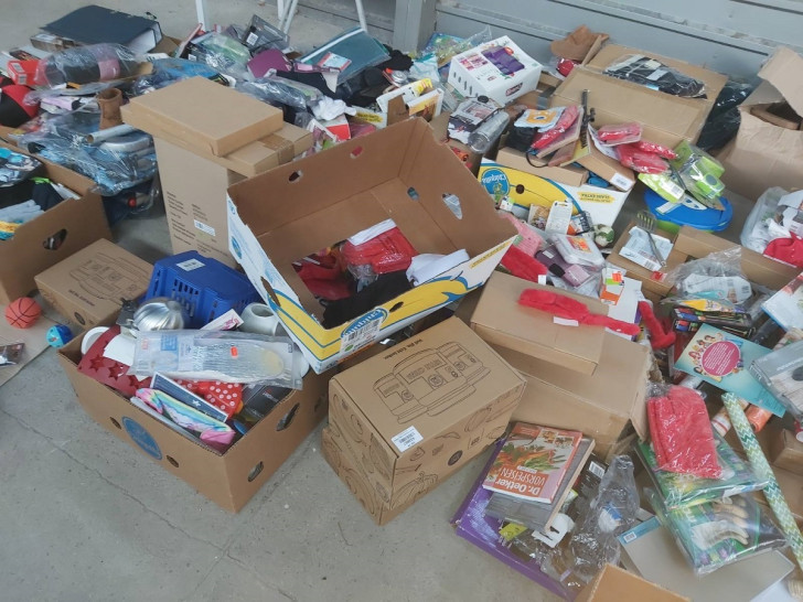 Plijen službenika UIO: Šverceri ostali bez vibratora i bičeva