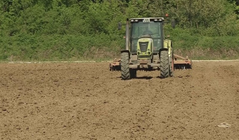 Sa samo šest godina: Dječak vozio od traktora do automobila, otac osuđen
