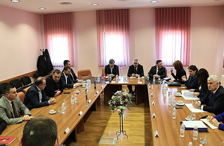 Sastanak stranaka trojke i HDZ-a: Na Izbornom zakonu lomi se budućnost BiH