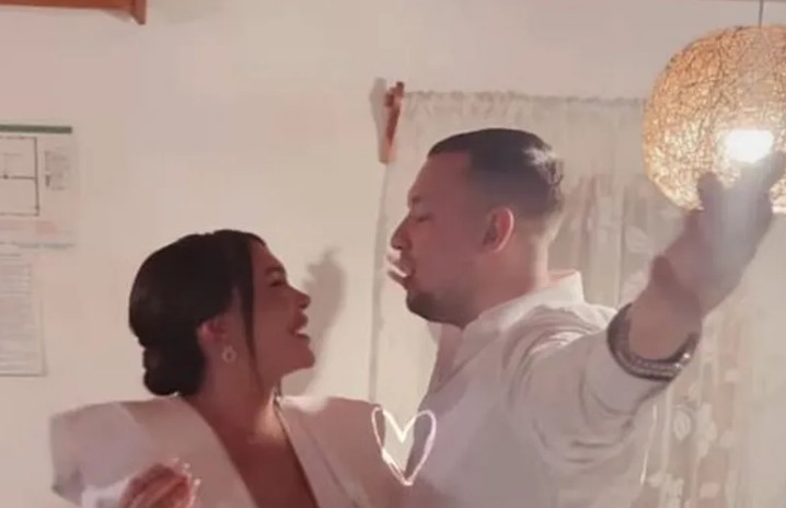 Pjevač iz ”Zvezda Granda” se tajno vjenčao: Trudna mlada blistala u nestvarnoj vjenčanici