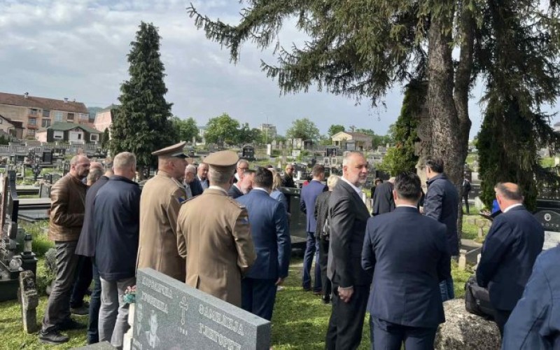 Banjaluka obilježava Dan grada: Položeni vijenci kod Spomenika poginulim borcima VRS