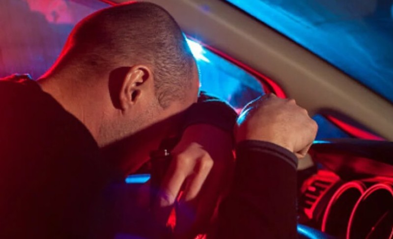 Višestruki povratnik! Pijan i bez dozvole vozio neregistrovan automobil