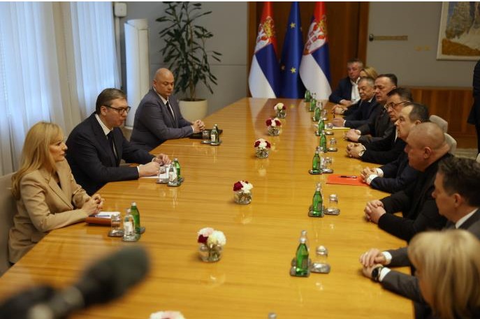 Nastavio konsultacije o mandataru: Vučić sa predstavnicima SPS-a i SNS-a