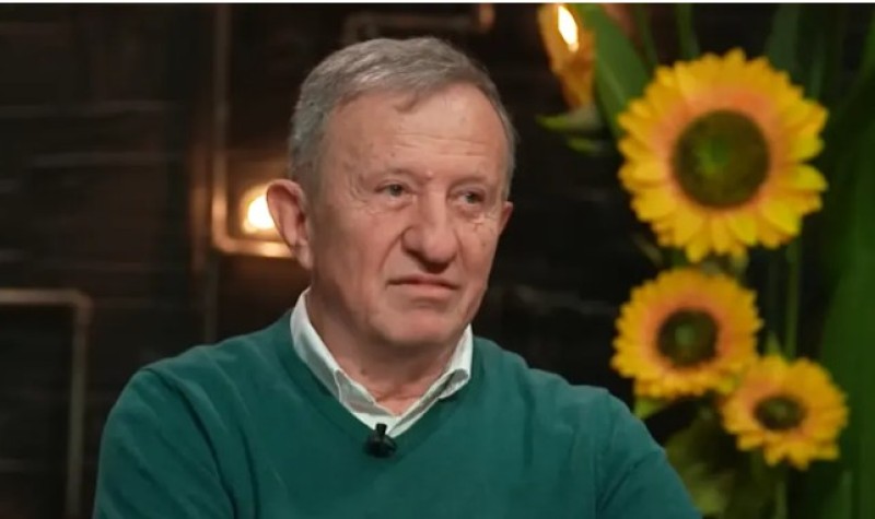 Poznati voditelj otkrio da je rođen sa 12 prstiju: Bio sam poznat u svom razredu i školi