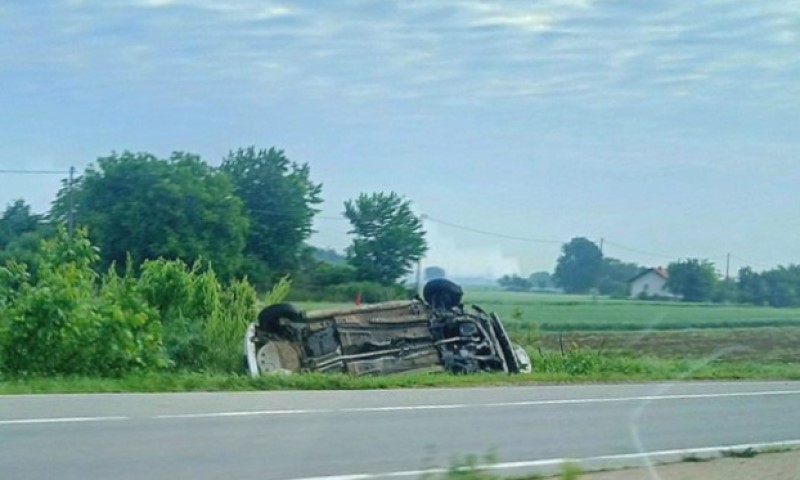 Nesreća kod Bijeljine: Pijani vozač sa automobilom završio u kanalu