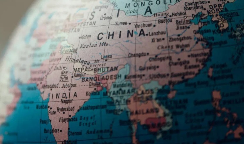 Makron traži nove koalicije u Aziji: “Morate da izaberete stranu”